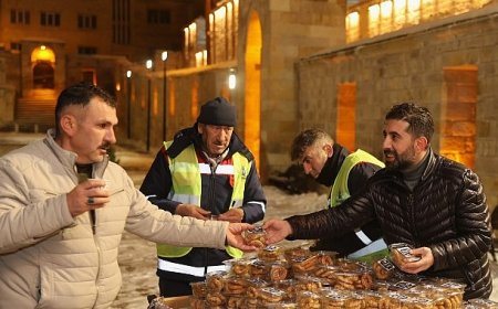 Miraç Gecesi’nde Kandil Simidi ve Şerbet Dağıtıldı