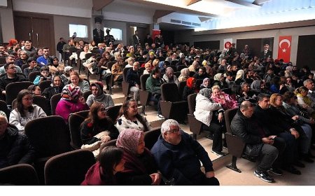 “Deliler Koğuşu” Keçiören’de İzleyicinin Yüreğine Dokundu