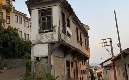 Mudanya Tirilye’nin simge yapısı ‘tabut ev’ kendiliğinden yıkıldı!