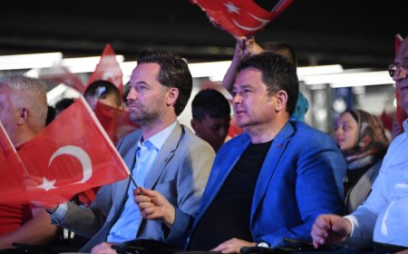 Bursa Osmangazi Meydanı’ndan milli heyecana ortak olundu