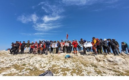 Zaferi Zirvede Kutladılar