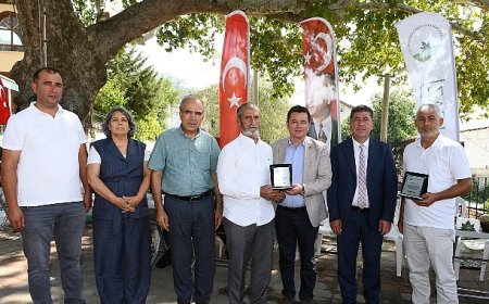 Osmangazi’nin gönüllü temizlik elçilerine teşekkür plaketi