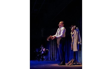 Reha Özcan, “Bir Garip Orhan Veli” müzikaline Ayvalık’ta nokta koyacak.