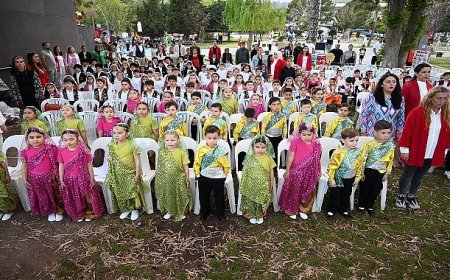 Minik öğrencilerden 23 Nisan gösterisi