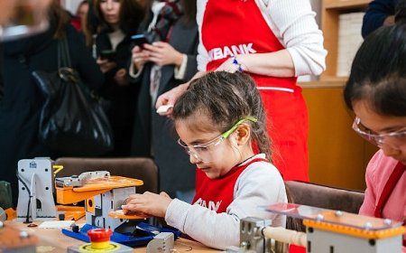 Akbank, Dönüşümde Gelecek Var ile   On Binlerce Çocuğun   Eğitim Deneyimini İyileştiriyor