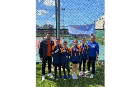 Osmangazi’nin genç raketleri kortta yıldızlaştı