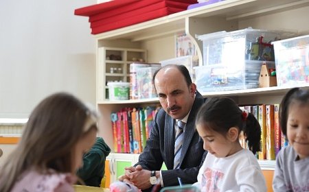 Başkan Altay, NEÜ ve Mehmet Beğen Ortaokulu’nda öğrencilerle bir araya geldi