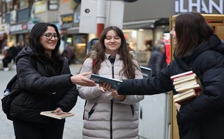 Cumhuriyet Bulvarı’nda kitap sürprizi