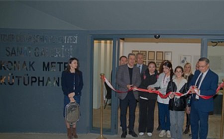 Bin 300 kitaplık kütüphane Konak Metro İstasyonu’nda açıldı