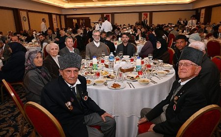 Manisa Büyükşehir Ramazan’ın Son İftarında Şehit Aileleri ve Gazileri Ağırladı