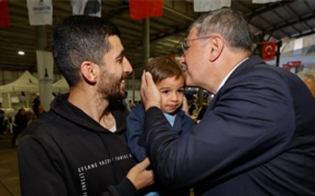 Büyükşehir’in iftar sofrası bu kez Karabağlar’da kuruldu