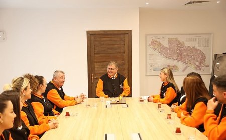 Güzelbahçe Gençlik’ten Başkan Tugay’a Ziyaret