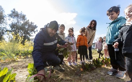Karşıyaka’da anaokulu öğrencileri bostanda üretimi deneyimledi