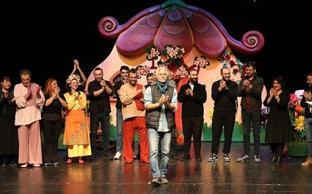 Nazım Hikmet’in “Sevdalı Bulut”u Seyirciyle Buluştu