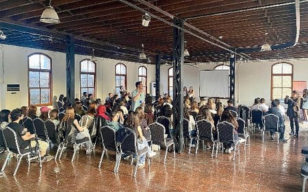 Üniversiteli gençler film analizi için buluştu