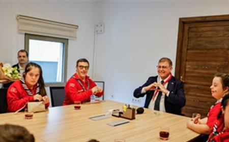 Başkan Tugay down sendromlu izcileri ağırladı