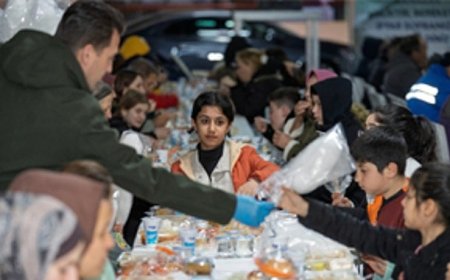İzmir’in dayanışma sofrası Bayraklı’da kuruldu