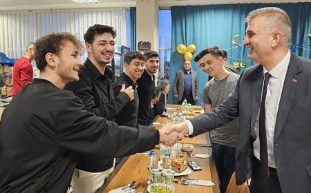 Başkan Sezer Üniversite öğrencileri ile iftarda buluştu 