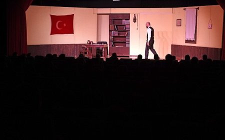 Şair, Şiir, Şuur’ oyunu tiyatroseverler ile buluştu