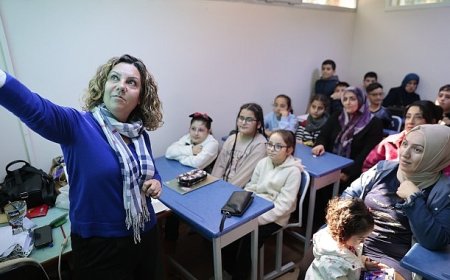 Konak’ta çocuklar hem eğleniyor hem öğreniyor