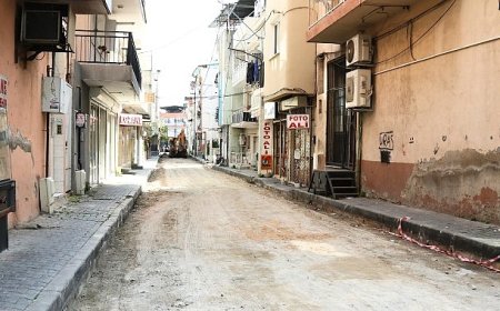 Bayraklı’da yol yenileme seferberliği
