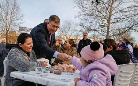 İzmir Büyükşehir Belediyesi’nin iftar sofrası Urla’da kuruldu