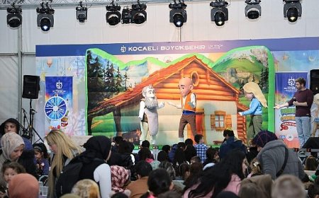 İzmit Kent Meydanı’nda çocuk kahkahaları yükseliyor