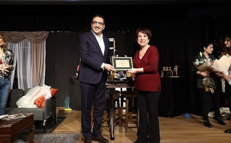 Plastik Aşklar’a ayakta alkış