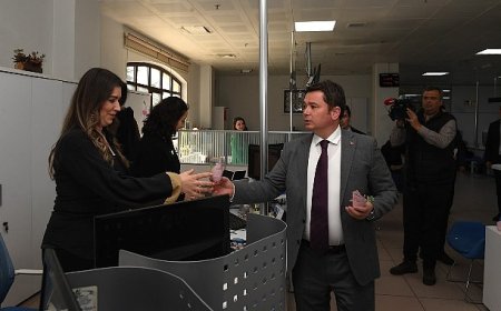 Başkan Aydın mesai arkadaşlarının Kadınlar Günü’nü kutladı.