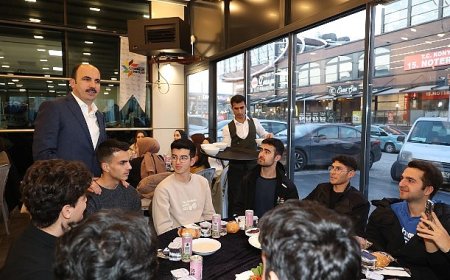 Başkan Altay İftarda Üniversiteli Gençlerle Buluştu