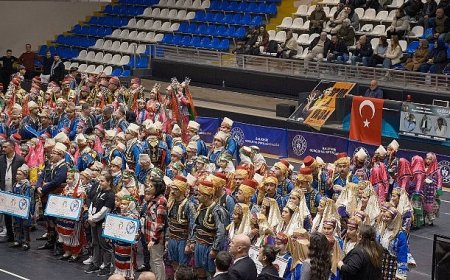 Edremit Belediyesi Halk Oyunları Ekibi İl Birincisi Oldu