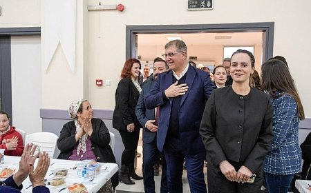 Başkan Tugay, ilk iftarda Ödemişlilerle buluştu “Yüreğimizdeki iyiliği çoğaltalım”