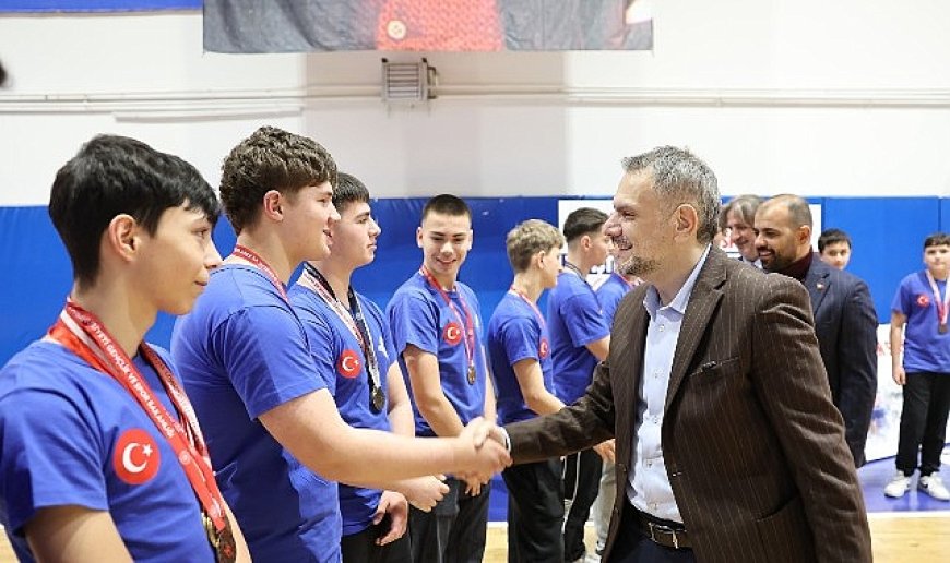 Başkan Vekili Akın’dan genç sporculara tam destek