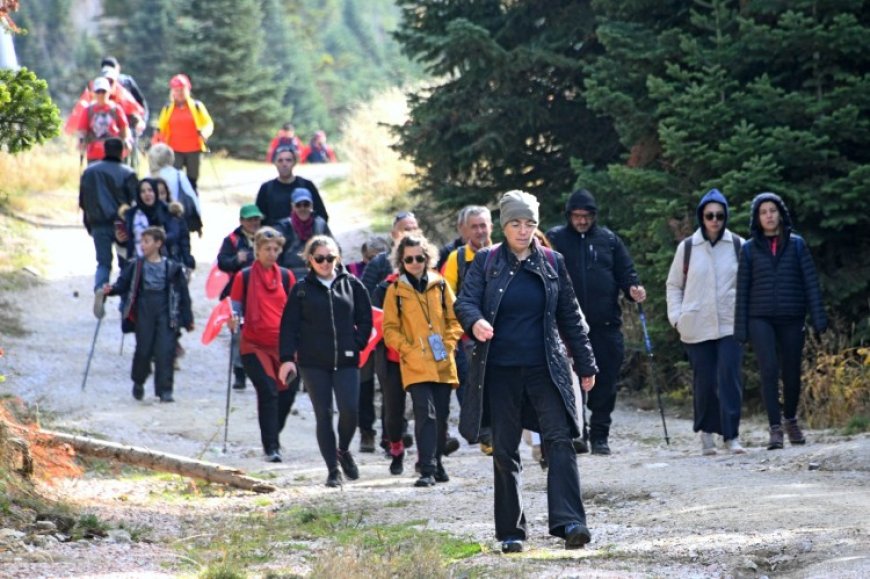 Bursa Uludağ’da yüzlerce kişi Cumhuriyet’in izinde
