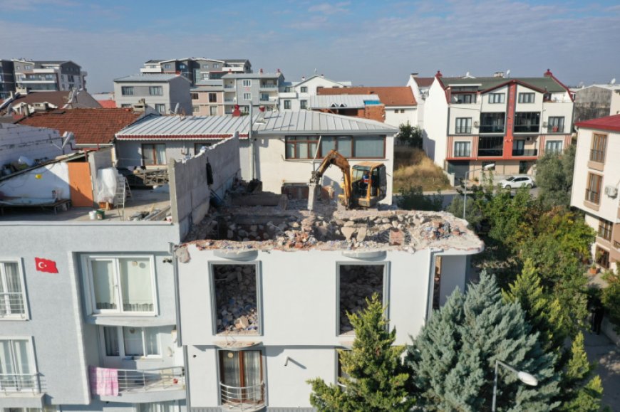 Bursa Osmangazi’de ruhsatsız katlara anında müdahale