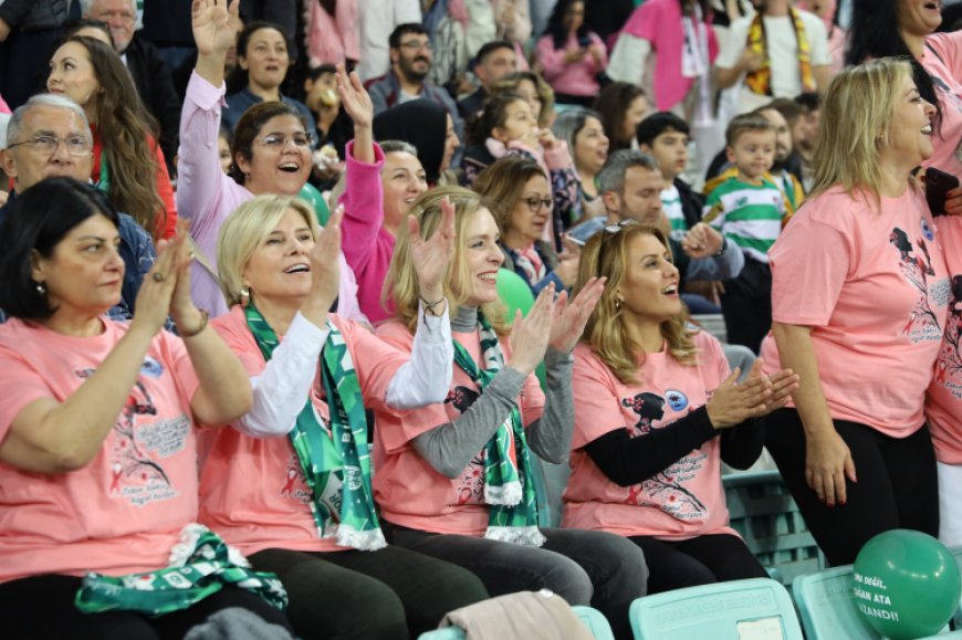 Bursa’da yeşil-beyaz tribünlerde pembe farkındalık