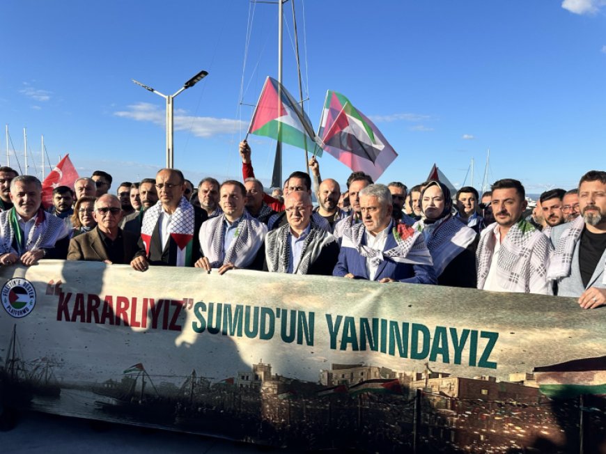 Bursa Mudanya sahilinden ‘Sumud Filosu’na destek