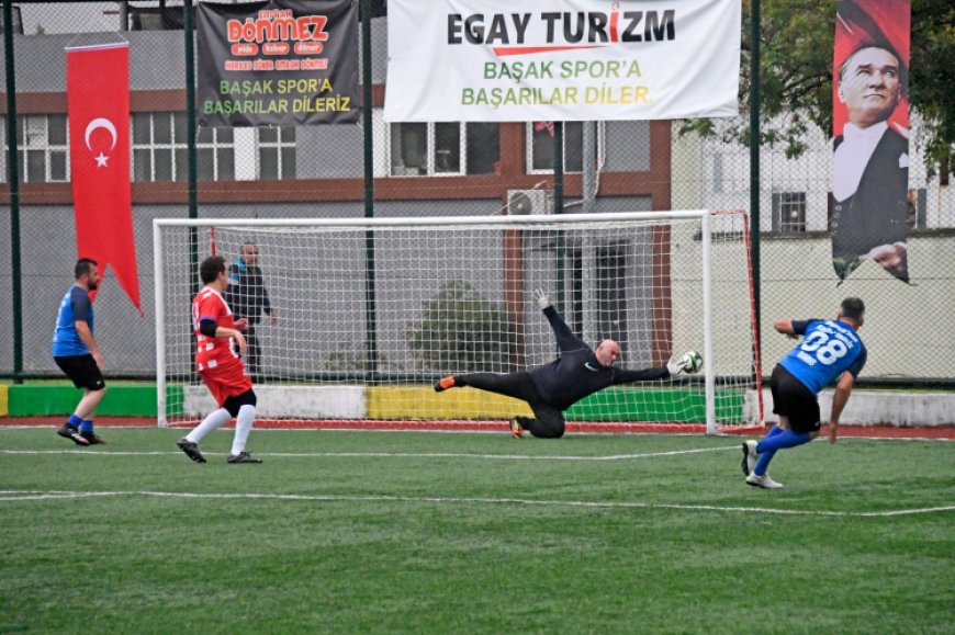 Bursa Osmangazi’de Geleneksel Halı Saha Turnuvası başladı