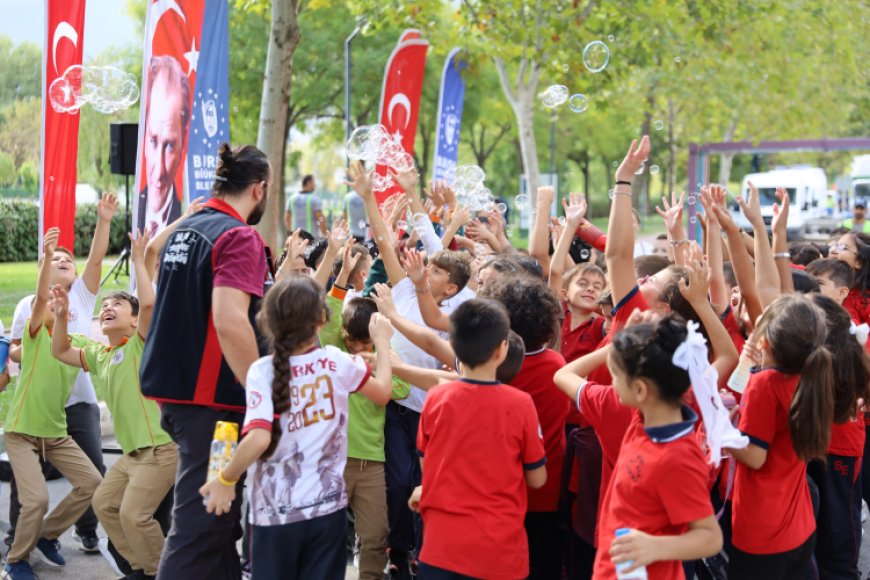 Bursa’da çocuklar bisikletle eğlenerek öğrendi