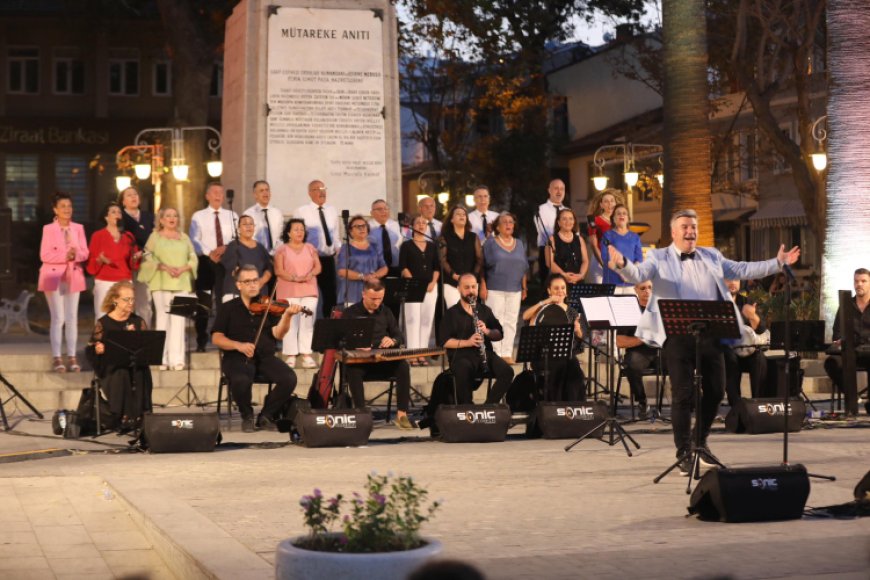 12 Dev Adam’ın final zaferi Mütareke Meydanı’nda kutlandı