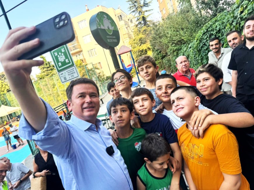 Bursa Osmangazi’de Başkan Aydın gençlerle basketbol sahası boyadı