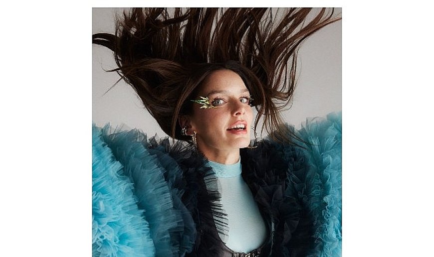 Yapı Kredi bomontiada World Akustik sahnesi Nil Karaibrahimgil’i ağırlıyor