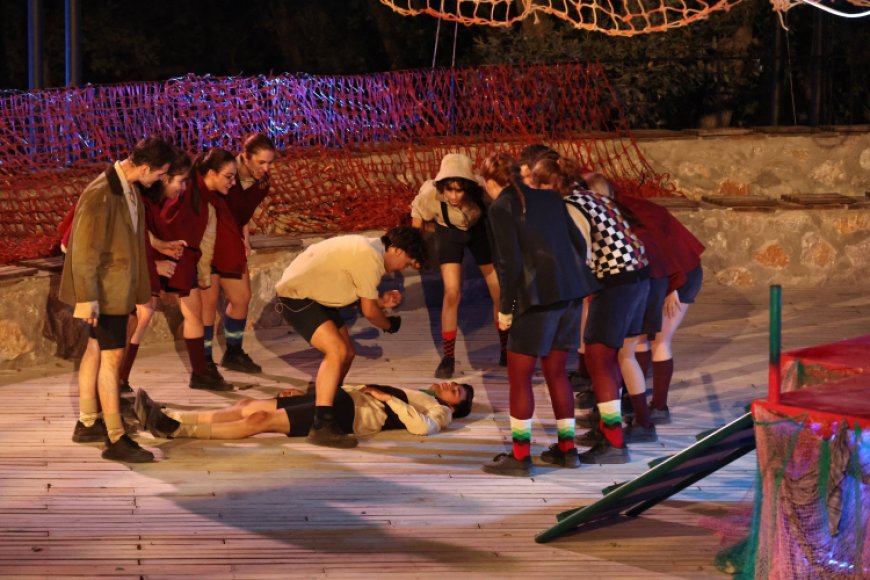 “Sineklerin Tanrısı” Bursa Nilüfer’de prömiyer yaptı