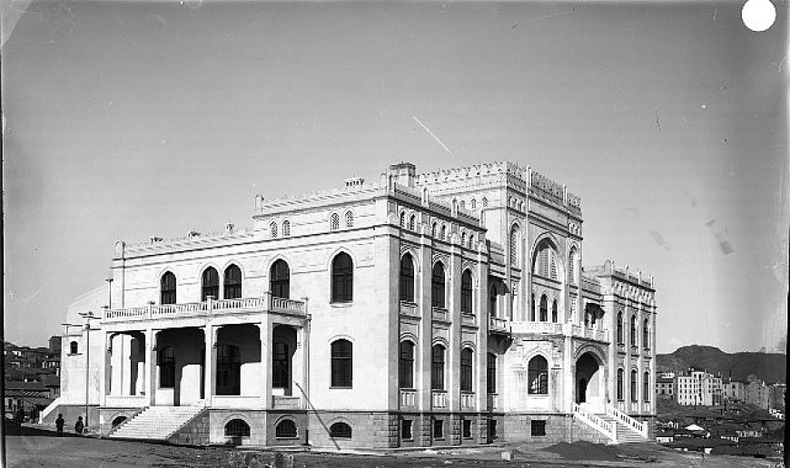 Maceraperest Bir Mimarın Fotoğrafhanesi  Arif Hikmet Koyunoğlu 1893-1982