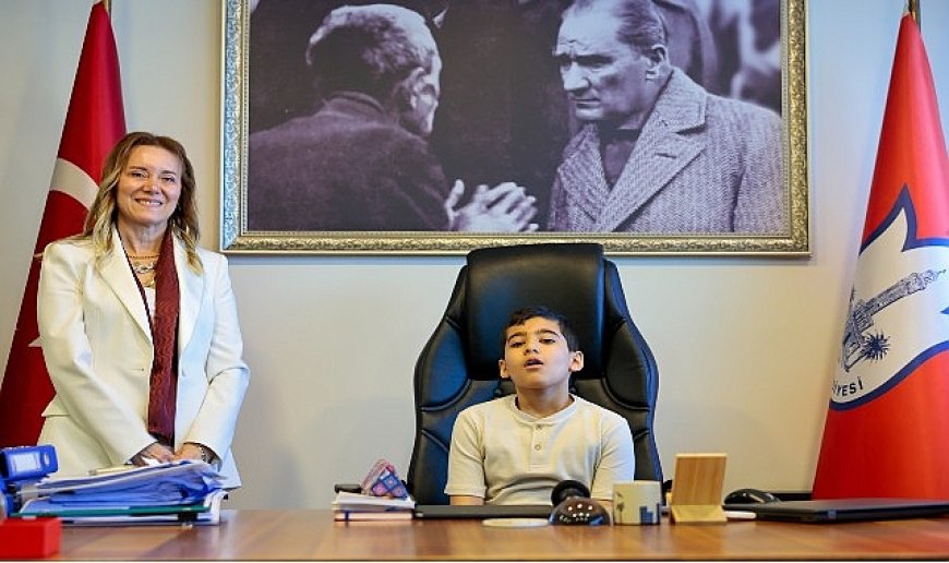 Başkan Mutlu makam koltuğunu çocuklara bıraktı