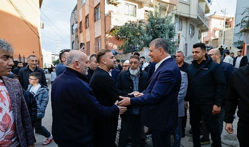 Başkan Tugay, yurttaşlarla bayramlaştı