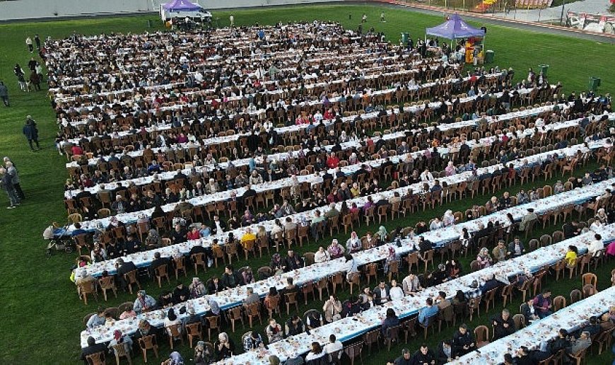 Bayındır Belediyesi Kadir Gecesi’nde İftar Yemeği Düzenledi