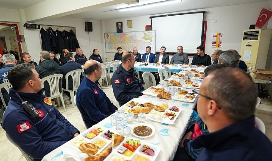 Başkan Zeyrek, İtfaiye Personeli ile Sahurda Buluştu